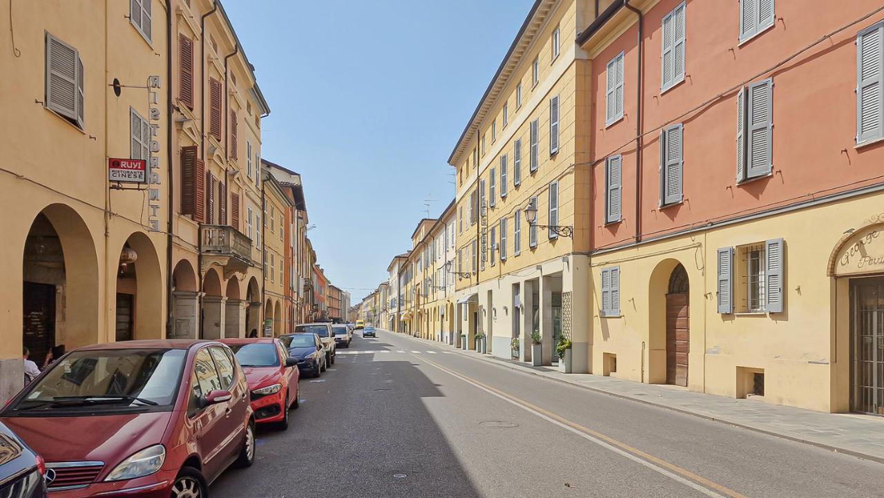 Alle Porte Del Centro - Guest House - Reggio Emilia - Ingresso Centro Storico - Parcheggio Gratuito Exterior foto